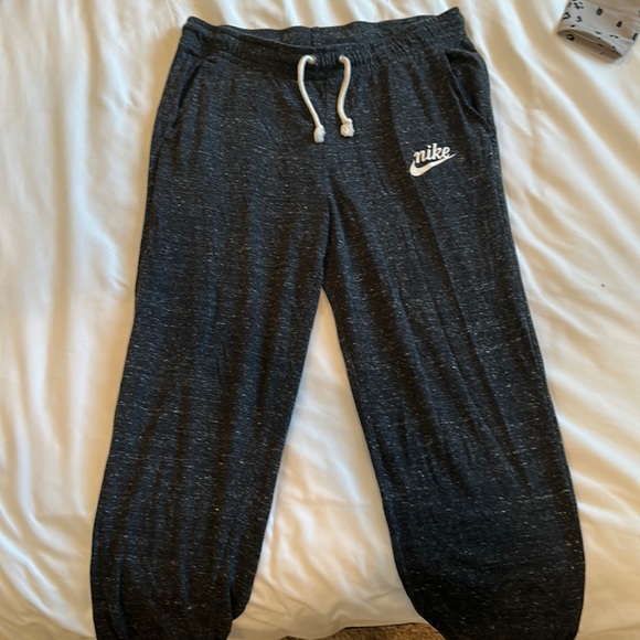 Nike Cropped Leg Sweatpants - Picture 1 of 2